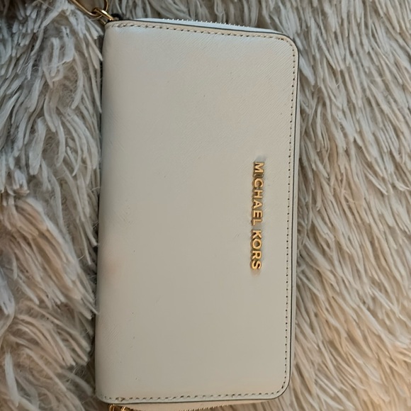 Michael kors brand new white wallet - Picture 1 of 2